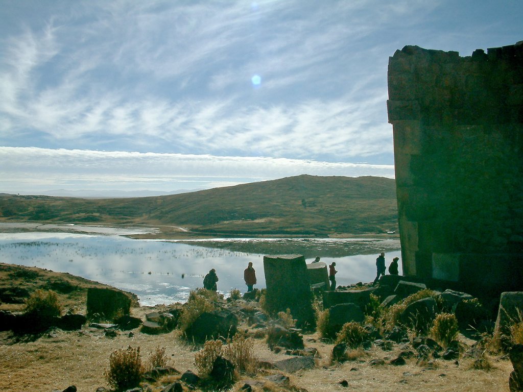 02-Chullpa's, old tombs.jpg - Chullpa's, old tombs